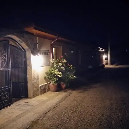 Three Palms אקיאקה