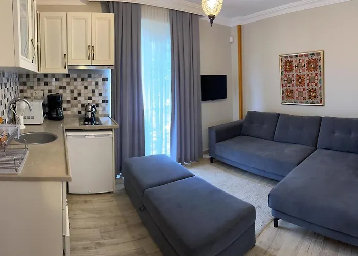 Three Palms * אקיאקה